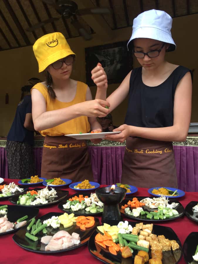 Jambangan bali cooking class with morning market tour - Making a daily offering