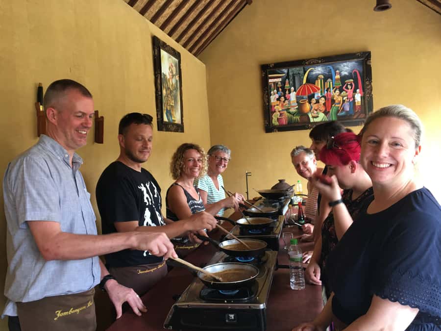 Jambangan bali cooking class with morning market tour - Cooking the recipes yourself