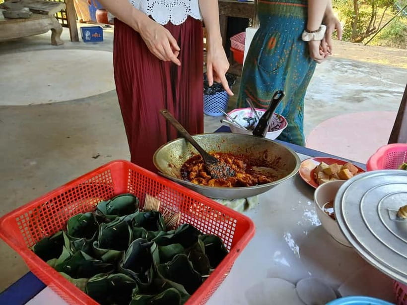 Kampot Countryside: Authentic Khmer Cooking Class - From Kampot market to a Khmer family kitchen