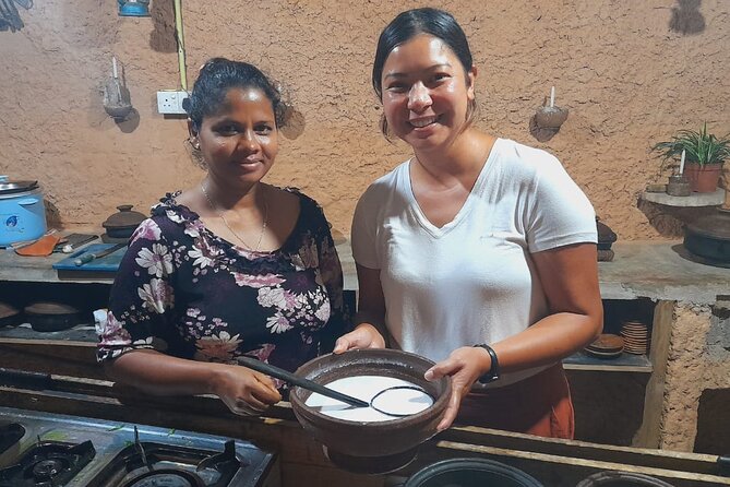 Kandy Village Cooking Class - Cooking with Shyama and the family