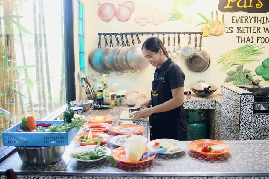 Khao Lak Pui's Authentic Thai Cooking Class - A garden kitchen with room to work