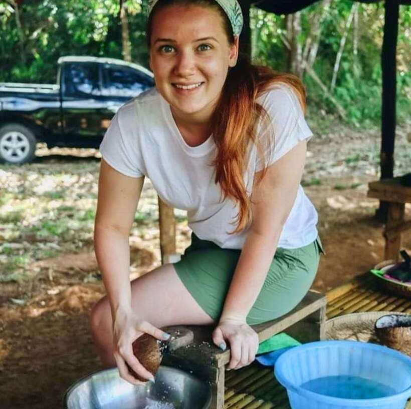 Khao Sok: Private Authentic Jungle Cooking Experience - Sitting down to eat in the jungle