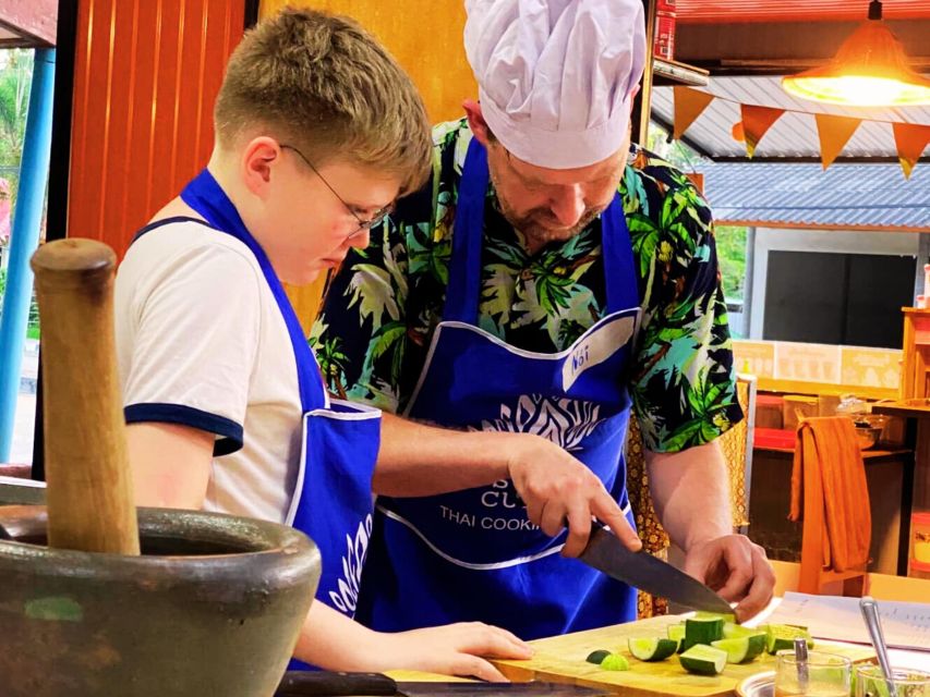 Ko Lanta: Thai Cooking Class with Market Tour and Dinner - A Market Walk Before the First Chop