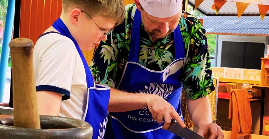 Ko Lanta: Thai Cooking Class with Market Tour and Dinner - Four Dishes, One Homemade Curry Paste