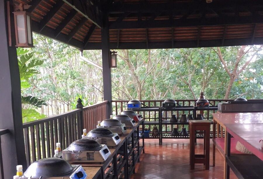 Koh Lanta: Evening Course at Lanta Thai Cookery School - From hotel pickup to the teak-wood kitchen
