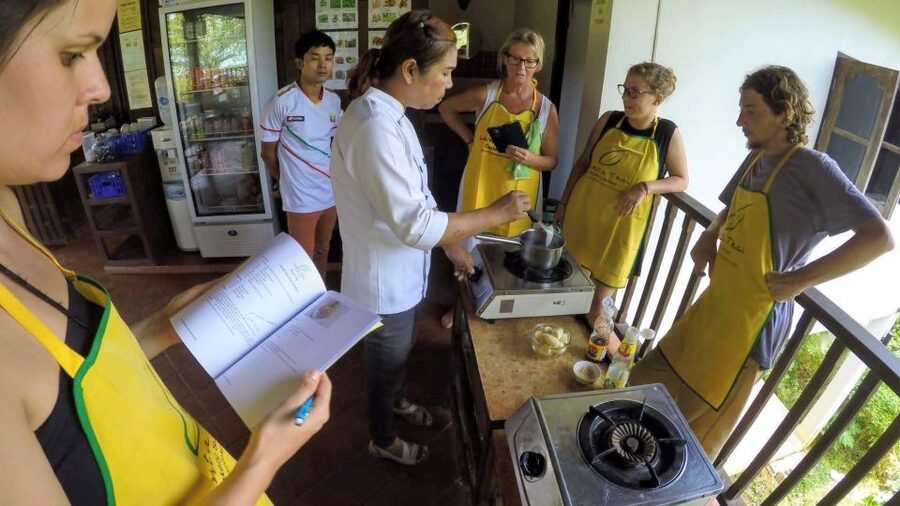 Koh Lanta: Evening Course at Lanta Thai Cookery School - Booking advice for dietary needs