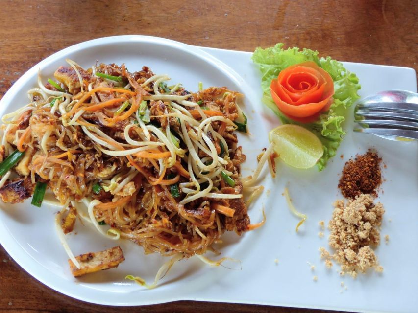 Koh Lanta: Lunch Course at Lanta Thai Cookery School - Curries and pastes are the most useful lessons