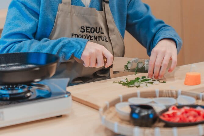 Korean Cooking Class with Grocery Shopping at Seoul Local Market - A small studio meal near Mangwon