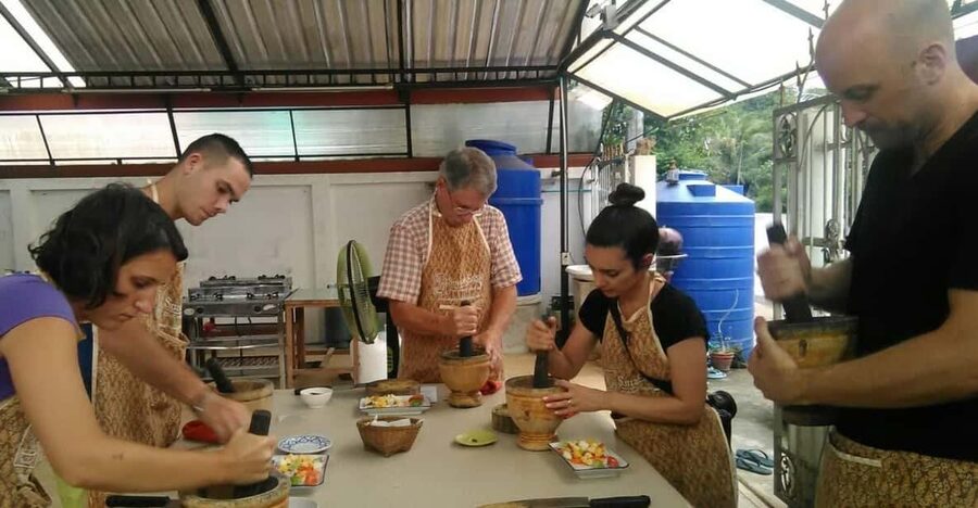 Krabi: Morning or Afternoon Culinary Adventure at Smart Cook - The personality of the instruction