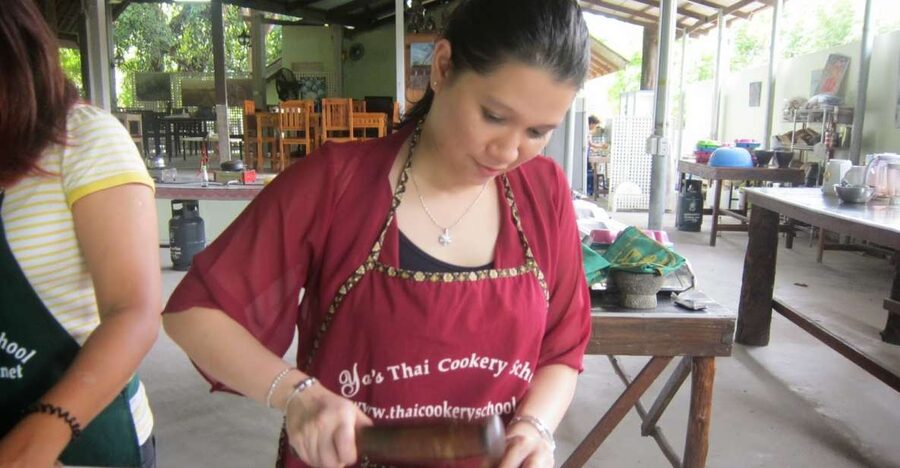Krabi: Ya's Cookery Late Afternoon Thai Cooking Class - Adjusting spice and making vegetarian dishes