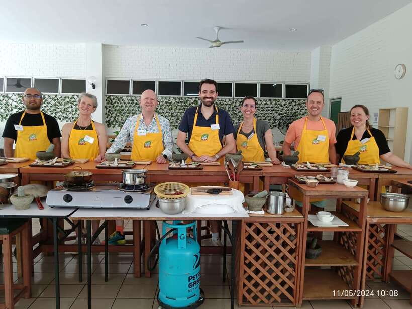 Kuala Lumpur: Malaysian Cooking Class with Market Tour - The changing menu and three-course lunch