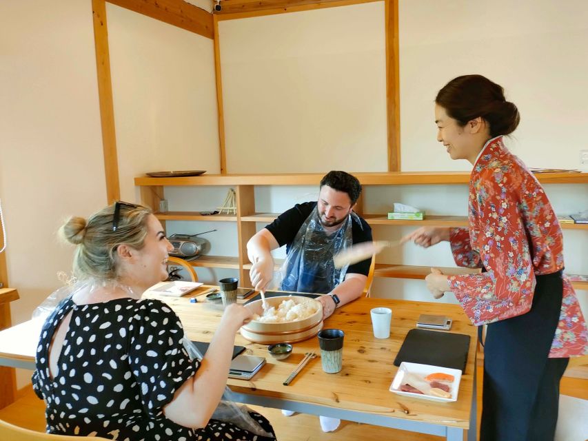 Kyoto: Small-Group Authentic Sushi Making Workshop - Kana and the teaching style