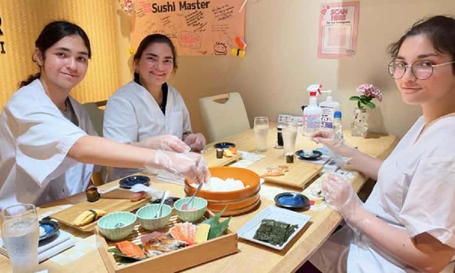 Kyoto: Sushi Making Experience in Kawaramachi - Making sushi in the heart of Kawaramachi
