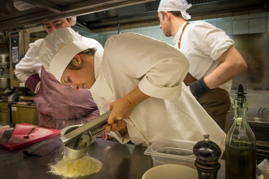 La Spezia: Market Visit and Seafood Cooking Class with Lunch - Key points to know before booking