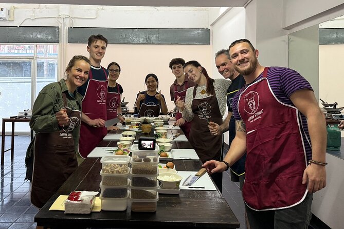 Lanna Smile Thai Cooking Class in Chiang Mai with Market tour - Vegetarian cooking and dietary planning