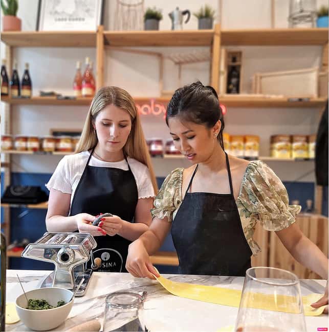 Lazise: Fresh Pasta and Tiramisù Cooking Class at Lake Garda - The family atmosphere is part of the appeal