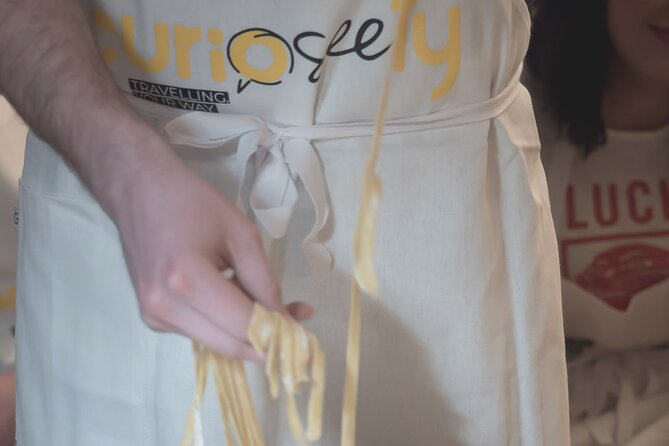 Lecce Hands-on Home Cooking Class: Craft Orecchiette & Savor Wine - Making orecchiette by hand
