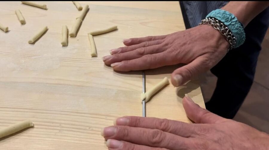 Lecce Home Cooking Class: Craft Orecchiette & Savor Wine - Making orecchiette by hand