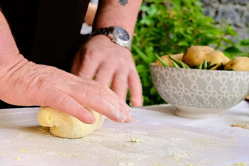 Levanto, Cinque terre: Fresh Pasta and Pesto cooking class - Spritz first, then the work begins
