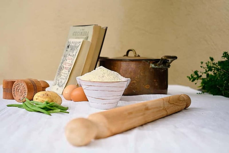Levanto, Cinque terre: Fresh Pasta and Pesto cooking class - Grinding Ligurian pesto in a mortar