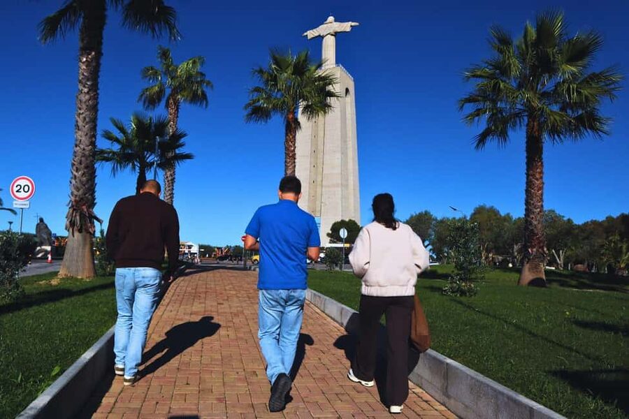 Lisbon: Setúbal Market and Wine tour with Cooking class - Starting at Marquês Pombal and crossing the bridge