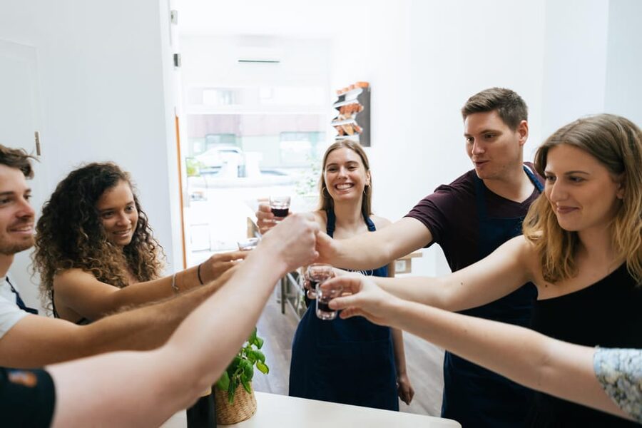 Ljubljana: Traditional Slovenian štrukelj Cooking Class - A warm welcome with Slovenian snacks and drinks