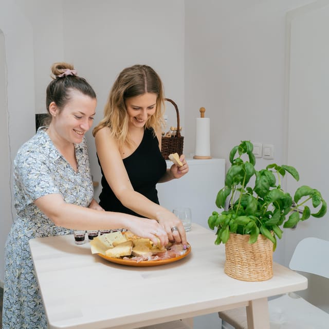 Ljubljana: Traditional Slovenian štrukelj Cooking Class - Local stories make the class more than a recipe lesson