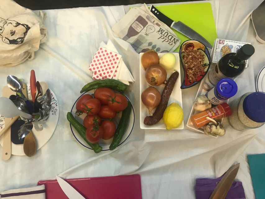 Local cooking class in Cordoba. Hands on: Salmorejo - The one-hour cooking sequence