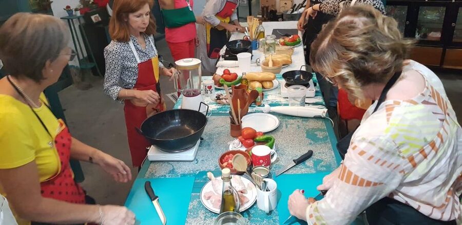 Local cooking class in Cordoba. Hands on: Salmorejo - Meeting the instructor at the black door