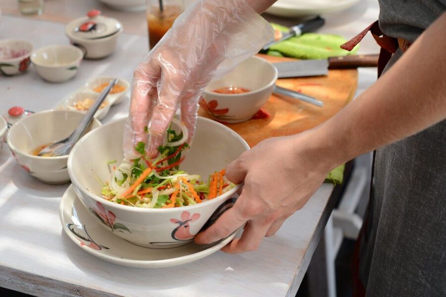 M.O.M COOKING CLASS - Eating what you prepare