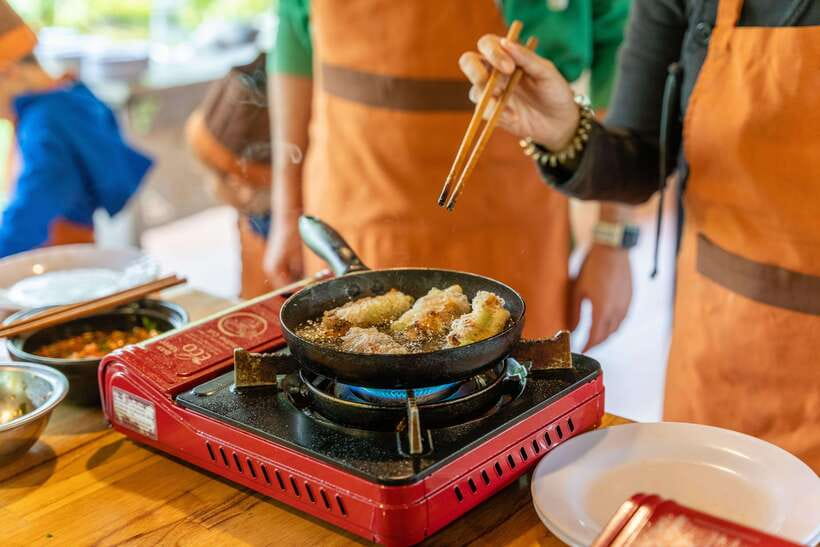 Mad Monkey Hoi An Cooking Class & Bamboo Boats - Why this Hoi An cooking tour works