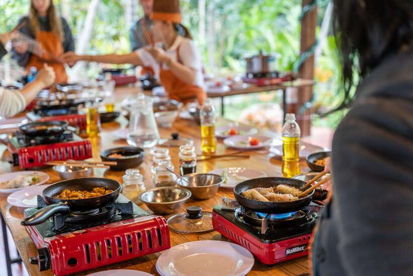 Mad Monkey Hoi An Cooking Class & Bamboo Boats - Morning or afternoon: which option fits you?