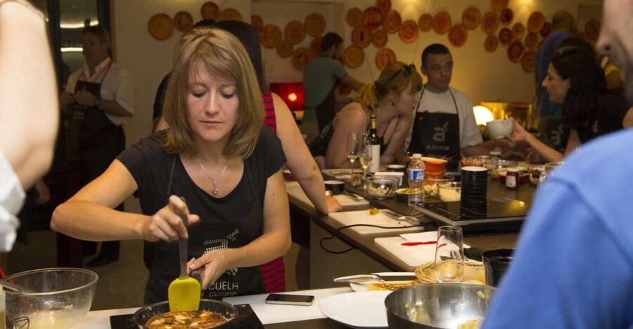 Madrid: 10 Tapas 2.5-Hour Cooking Class - A Spanish food tour at the kitchen counter