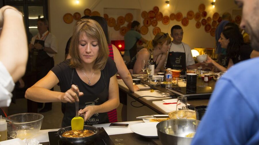 Madrid: 10 Tapas 2.5-Hour Cooking Class - The value of $80 per person