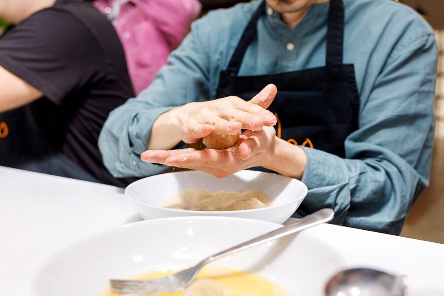 Madrid: Tapas & Paella Cooking Class with Expert Chef - What the $105 price includes