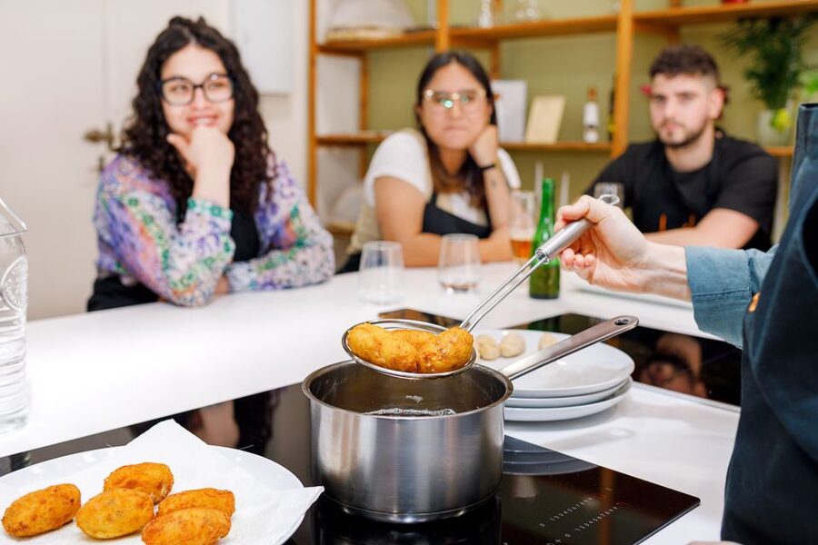 Madrid: Tapas & Paella Cooking Class with Expert Chef - Who should book this experience