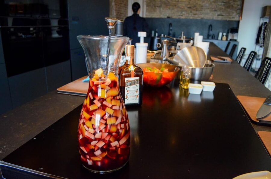 Málaga: Paella and Sangria Cooking Class with Market Visit - Taste olive oil before you start cooking