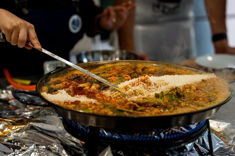 Málaga: Spanish Cooking Workshop with Paella and Sangria - Comfort, access, and the practical location