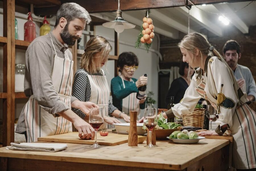 Mallorca: Market Visit and Traditional Cooking Workshop - From the market to an 18th-century bakery