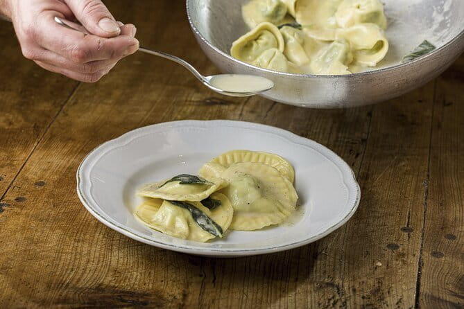 MaMa Florence Guided Market Tour and 4 Course-Pasta Cooking Class - From San Lorenzo Market to the cooking school