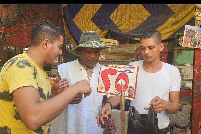 Market&Cook&Eat with Egyptian Family - Choosing ingredients at a local Cairo market