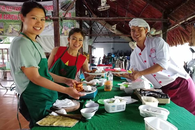 Market to Farm to Table Cooking Class in saigon - Why the group limit matters
