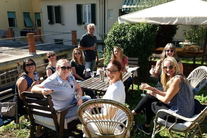 Market Tour & Traditional Tuscan cooking class in a garden - A home kitchen and five Tuscan dishes