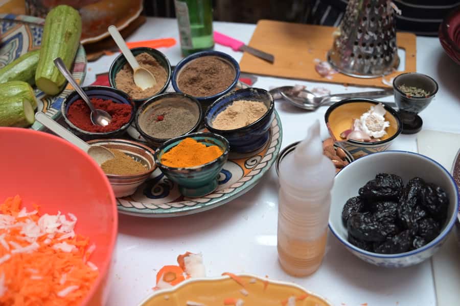 Marrakech: Moroccan Cooking Class for vegetarians and vegan - Finding the Family Home in the Medina