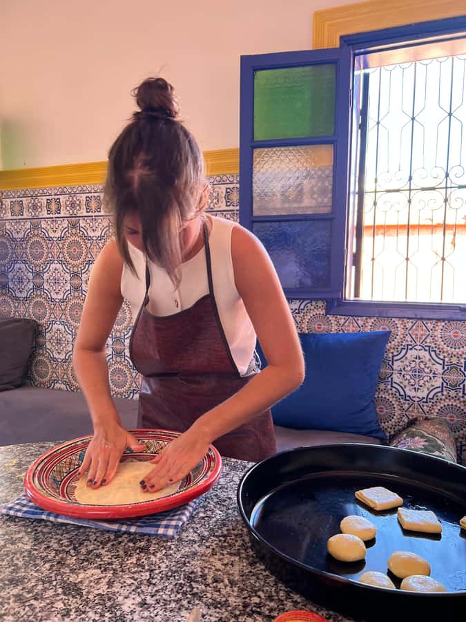 Marrakech: Traditional Moroccan Crepes & Bread Cooking Class - What the small group size changes