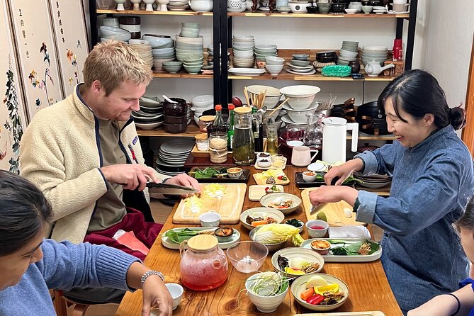 Master Korean traditional cooking with a Kimchi chef - Cooking inside a Korean-style home