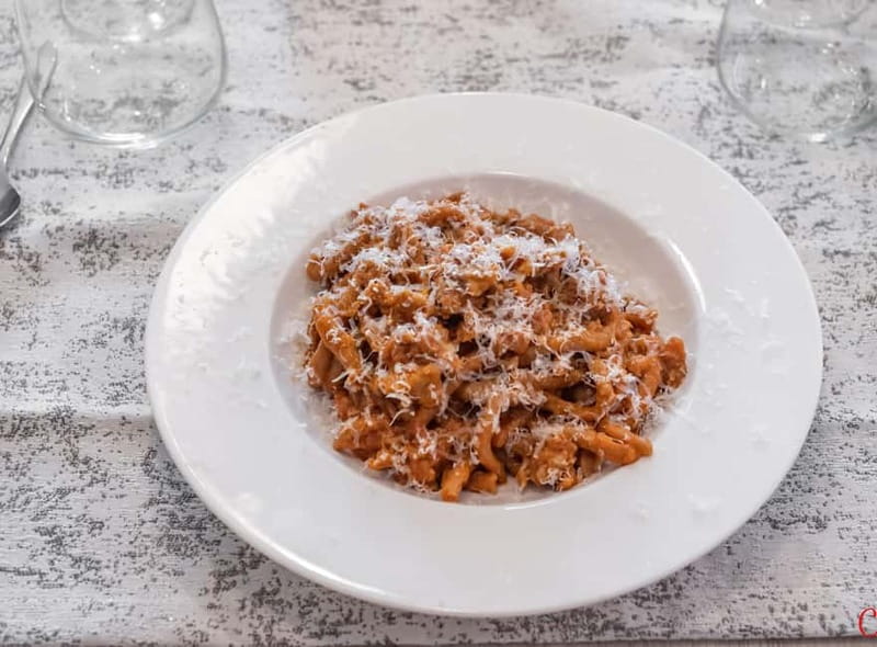 Milan: Hands-On Pasta & Dessert Cooking Class & Wine Pairing - The welcome aperitivo sets an easy pace