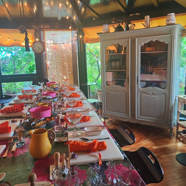 Milan: Pasta, Ravioli, and Gelato Class in a Glamorous Home - Choosing between tiramisù and gelato