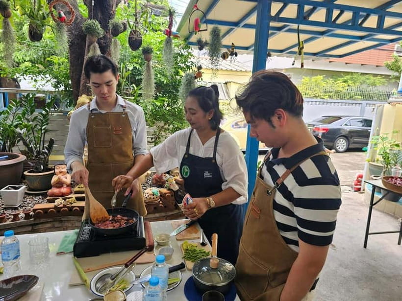 Mini Group: Uncle and Aunty Cooking House Afternoon Class - From Huai Khwang to the cooking kitchen