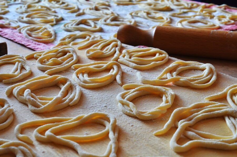 Montepulciano: Pasta-Making Class with Tasting and Wine - Why pici is the right pasta for a cooking class